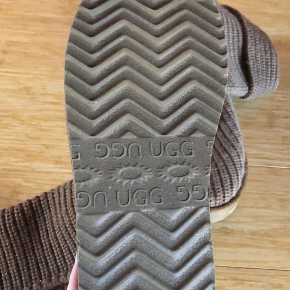 vintage caramel knit ugg boot; size 10 - Picture 5 of 6